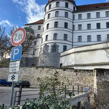 Zum Vermieten Direkt An Der Donau Und Am Schloss דירה