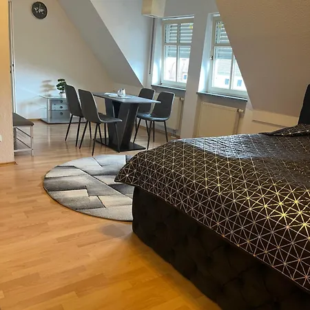 Zum Vermieten Direkt An Der Donau Und Am Schloss Apartament