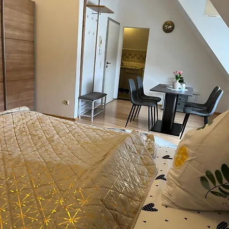 Zum Vermieten Direkt An Der Donau Und Am Schloss דירה נויבורג אן דר דונאו